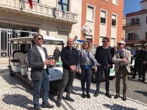 Turisti e cittadini a Crotone si muoveranno con le auto e bici elettriche2