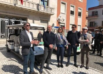 Turisti, Cittadini e Vigili urbani a Crotone si muoveranno con le auto e bici elettriche