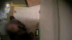 “Furbetti del cartellino”- 20 indagati e 12 misure cautelari a pubblici dipendenti finanza 4