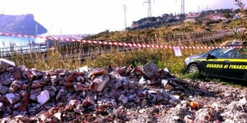 58 tonnellate di rifiuti speciali scaricati in area turistica, una denuncia e sequestro discarica