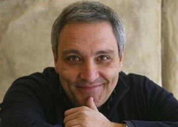 A Maurizio De Giovanni il Premio Caccuri Narrativa 2017