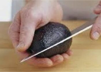 Boom di ferite da coltello in cucina, giù le mani dagli avocado!