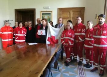 Castrovillari, Giornata mondiale della Croce Rossa: il comitato consegna la bandiera al Sindaco
