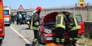 Crotone: incidente stradale sulla SS106, 3 feriti