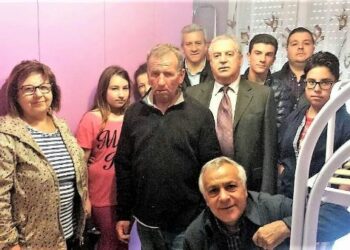 Domenico Forciniti, giovane del Rotary Club di Cirò Marina, dona un Arredamento ad una Famiglia