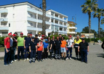 A Torretta la Prociv Arci Crucoli per la Giornata Ecologica sulla spiaggia