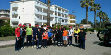 A Torretta la Prociv Arci Crucoli per la Giornata Ecologica sulla spiaggia