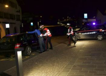 Non si fermano all’alt dei Carabinieri, inseguimento a Petilia Policastro: denunciati due giovani