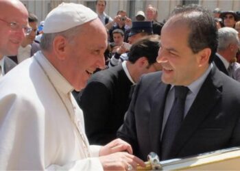 Papa Francesco benedice i Diademi di Affidato realizzati per la Madonna Nera di Polonia