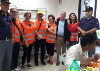 Pranzo Anteas con gli immigrati a Crotone