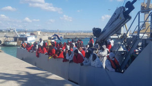 Sbarcati 250 migranti nel Porto di Crotone