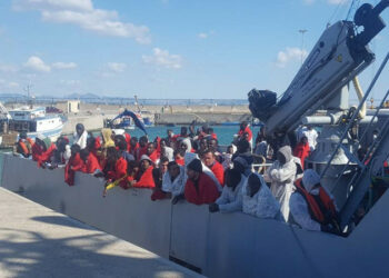 Sbarcati 250 migranti nel Porto di Crotone
