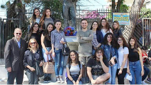 Un omaggio rossoblù al Crotone Calcio e…a Rino Gaetano dagli alunni del Gravina