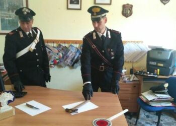 Un uomo vittima di violenza tra le mura domestiche, arrestata la donna convivente