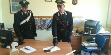 Un uomo vittima di violenza tra le mura domestiche, arrestata la donna convivente