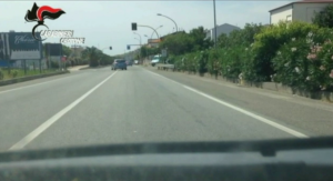 Andava a far Selfie in spiaggia durante il lavoro, denunciata collaboratrice scolastica a Strongoli4