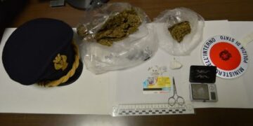 Arrestato spacciatore 28enne crotonese, trovato in possesso di una busta all’interno marijuana e della cocaina