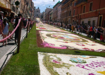 Associazione Crotonesi a Roma, sigla accordo culturale e rilascio onorificenze