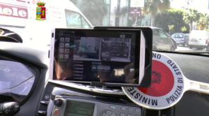 Borseggiatore “in trasferta” al Cimitero, arrestato dalla Polizia di Stato