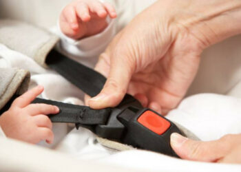 Dimenticata dalla mamma chiusa in auto, muore bimba di un anno