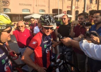 Crotone calcio, mister Davide Nicola alle prese con le ultime pedalate