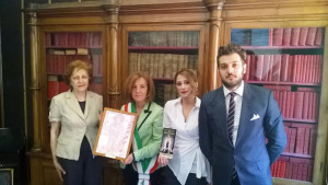 La Confraternita Mariana di Capocolonna dona un quadro al Comune di Crotone