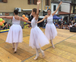Le alunne dei corsi superiori della Scuola di Danza I.Perrone al Kid Festival di Caccuri4