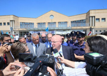 Oggi, Oliverio all’Aeroporto di Crotone: sarà riaperto e rilanciato