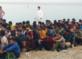 Sbarco nel pomeriggio Barcone di Migranti in Calabria tra Cirò Marina e Torre Melissa