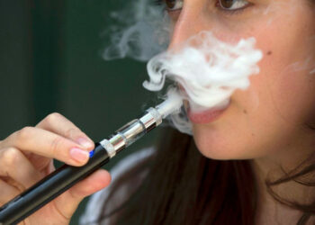 Sigarette elettroniche: bocca a rischio