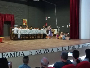 Una vera scena teatrale la recita di fine anno scolastico dell'asilo Il Bosco Incantato