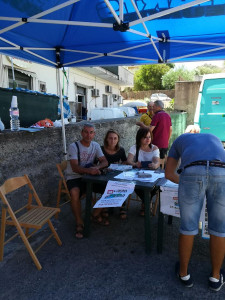 Al terzo giorno il sit-in informativo con raccolta firme contro l’ampliamento della Discarica di Scala Coeli1