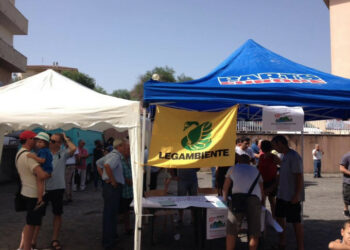 Al terzo giorno il sit-in informativo con raccolta firme contro l’ampliamento della Discarica di Scala Coeli