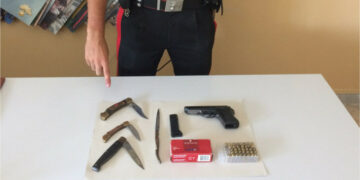 Arrestato dai Carabinieri sessantenne di Cirò Marina, possedeva una pistola  e quattro coltelli