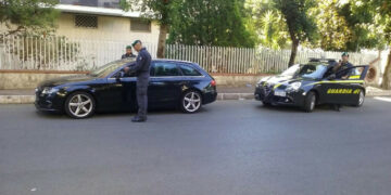 Controlli della Finanza ad autovetture di lusso, sequestrati oltre 100 autoveicoli