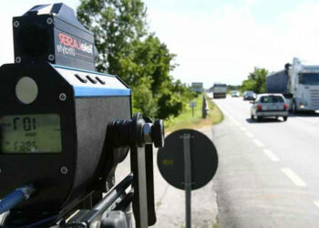 Controlli della Polizia con apparecchiature speciali per il rilevamento della velocità sulla SS106 e SS107