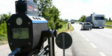 Controlli della Polizia con apparecchiature speciali per il rilevamento della velocità sulla SS106 e SS107