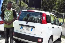 Parcheggiatori abusivi a Crotone, numerosi extracomunitari portati in Questura