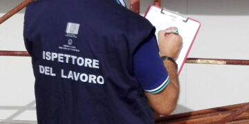 Controllo dei Carabinieri e Ispettorato nel crotonese: 18 aziende irregolari su 24, 1 lavoratore in nero su 2