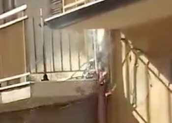 Cortocircuito provoca un principio di incendio all’esterno di una casa di Cirò Marina
