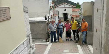 Crucoli, giornata ecologica al cimitero