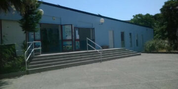 L’istituto Casopero di Cirò Marina si veste di azzurro per il nuovo anno scolastico