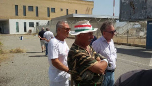 Nando Amoruso e il Comitato cittadino ripuliscono l'Aeroporto di Crotone1