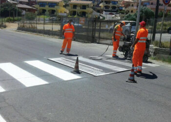 Partiti i lavori per il rifacimento della segnaletica orizzontale in tutta la città