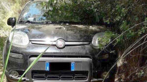 Sequestrate 1200 piante di canapa indiana e rinvenuta un’auto rubata nascosta tra la vegetazione3