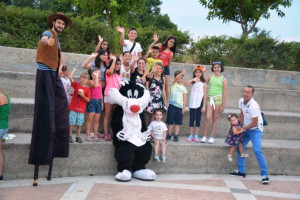 Tornano le feste, il divertimento, nella spaziosa Piazza Condoleo di Scandale (3)