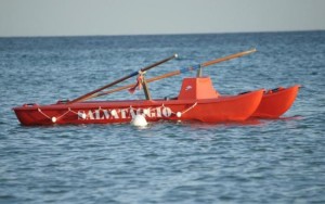 Tragedia al mare, bagnante muore mentre fa il bagno