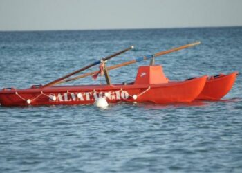 Tragedia in mare, bagnante muore mentre fa il bagno
