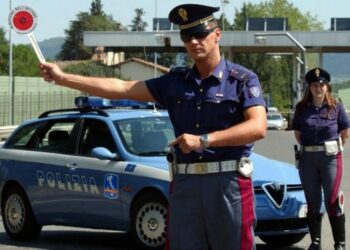 Un’auto su 165 è senza assicurazione, nella blacklist della Polizia Stradale anche un carro funebre