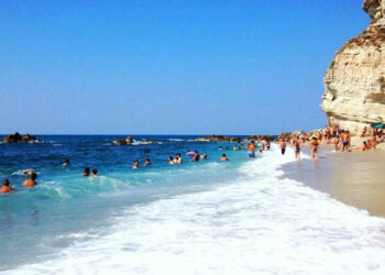 Turista romano colpito da un motoscafo mentre faceva il bagno